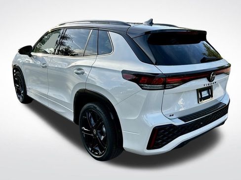 New 2026 Volkswagen Tiguan SE R-Line FWD image 7