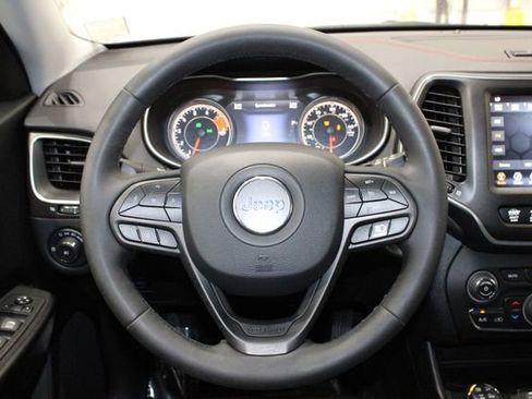 Used 2022 Jeep Cherokee Trailhawk image 23