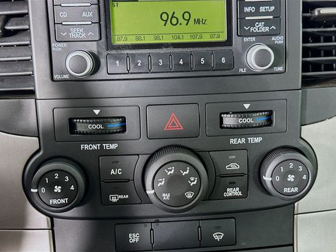 Used 2012 Kia Sedona EX FWD image 22