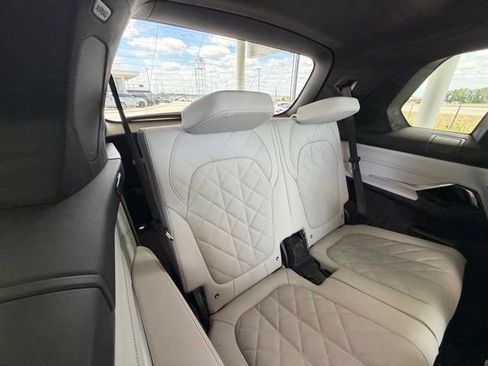 Used 2025 BMW X7 xDrive40i w/ Premium Package AWD/4WD image 33