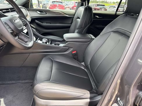 New 2026 Jeep Grand Cherokee Limited RWD image 16