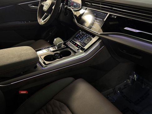 New 2025 Audi RS Q8 performance image 15