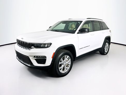 Used 2023 Jeep Grand Cherokee Limited w/ Luxury Tech Group II image 3