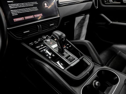 Used 2023 Porsche Cayenne Base image 34
