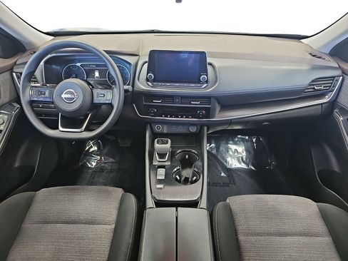 Used 2023 Nissan Rogue SV image 9