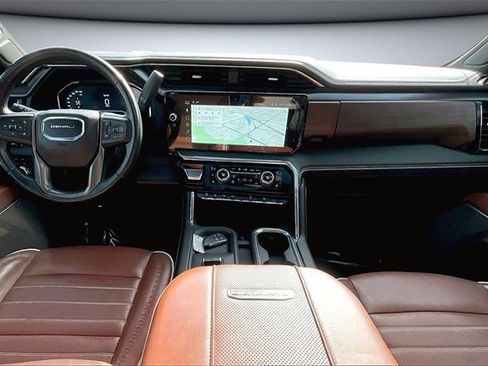 Used 2025 GMC Sierra 2500 Denali Ultimate image 8