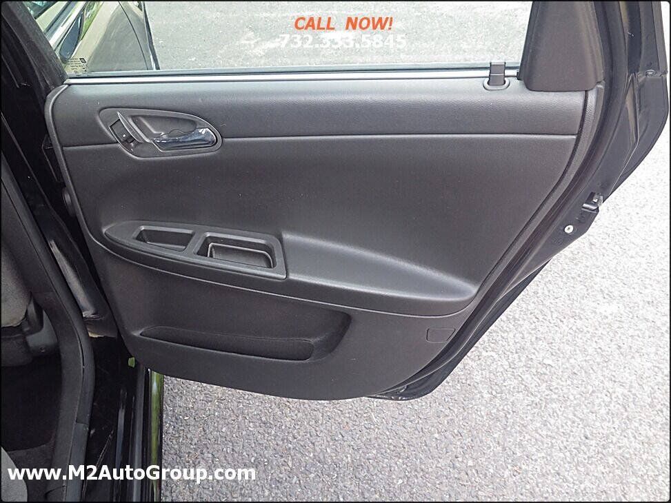 Used 2016 Chevrolet Impala LT FWD image 18