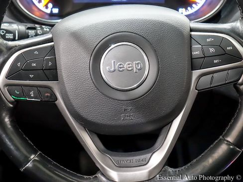 Used 2021 Jeep Grand Cherokee Laredo X image 19