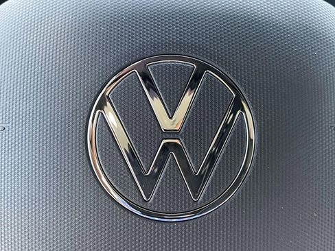 New 2026 Volkswagen Taos SE FWD image 20