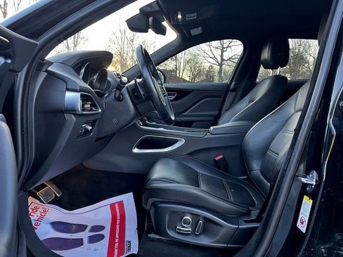 Used 2019 Jaguar F-PACE Prestige image 12