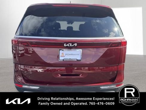 Used 2023 Kia Carnival LX FWD image 5