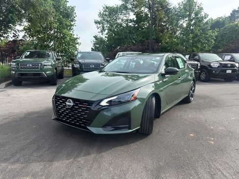 New 2026 Nissan Altima 2.5 SR w/ SR Premium Package FWD image 3