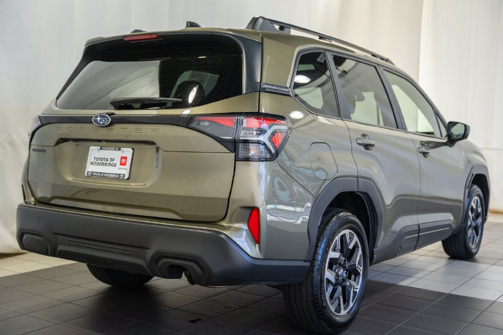 Used 2025 Subaru Forester Premium AWD/4WD image 4
