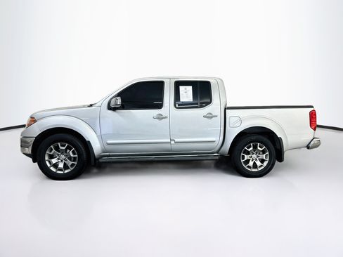 Used 2018 Nissan Frontier SL AWD/4WD image 4