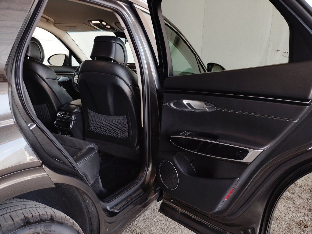 Used 2025 Genesis GV70 2.5T AWD/4WD image 16