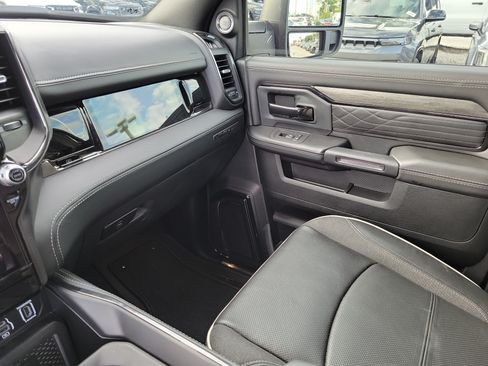 Used 2025 RAM 2500 Limited AWD/4WD image 26