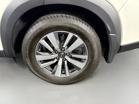 Used 2023 Nissan Pathfinder SL AWD/4WD image 37