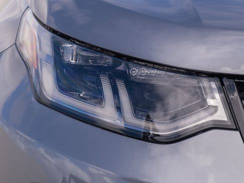 Used 2025 Land Rover Discovery Sport S image 10