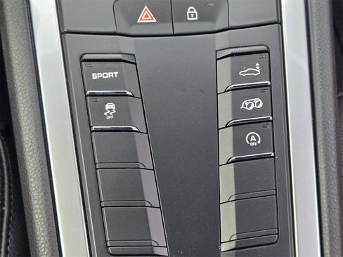 Used 2025 Porsche 718 Cayman Base image 19