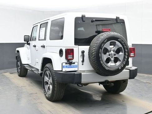 Used 2017 Jeep Wrangler Unlimited Sahara w/ Connectivity Group AWD/4WD image 7