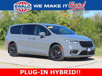 Used 2022 Chrysler Pacifica Limited w/ S Appearance Package