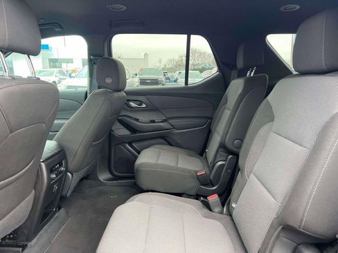Used 2023 Chevrolet Traverse LT image 13