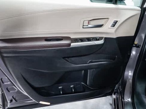 Certified 2023 Toyota Sienna Platinum image 23