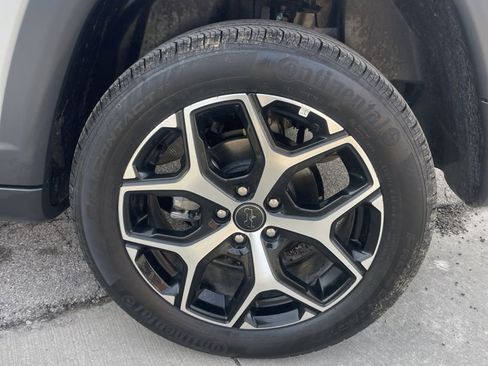 Used 2025 Jeep Compass Limited image 10