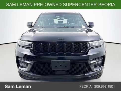 Used 2023 Jeep Grand Cherokee Altitude AWD/4WD image 2