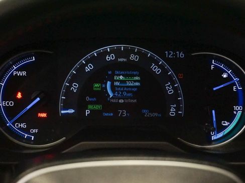 Used 2024 Toyota RAV4 SE image 27