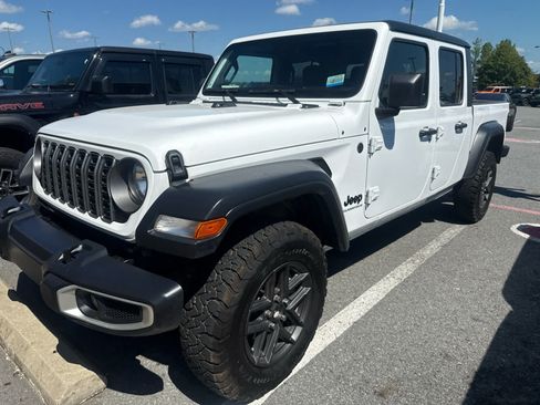 Used 2025 Jeep Gladiator Sport AWD/4WD image 1