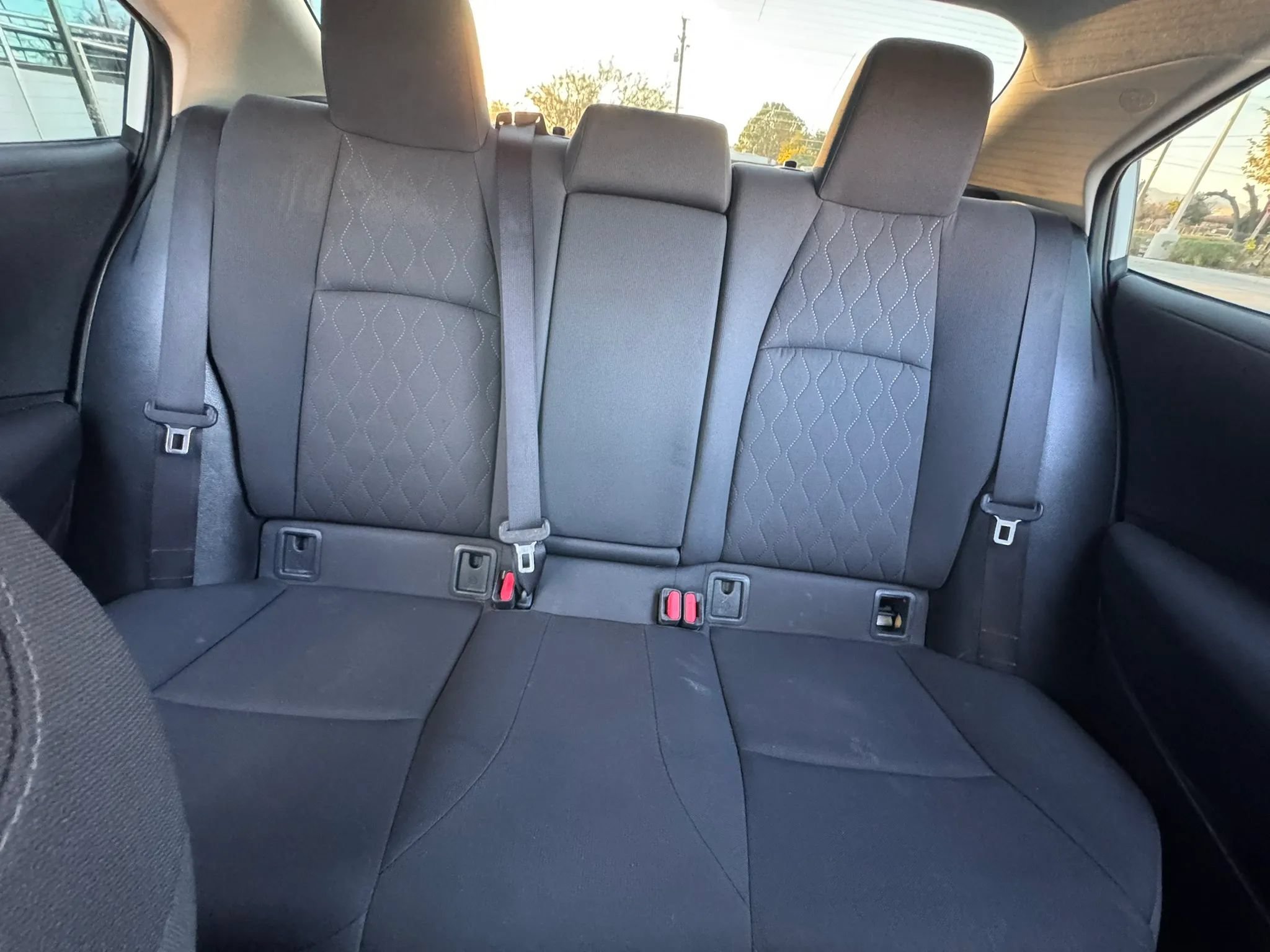 Used 2020 Toyota Corolla LE FWD image 3