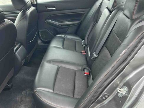 Used 2022 Nissan Altima 2.5 SR FWD image 11
