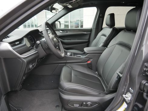 New 2025 Jeep Grand Cherokee Limited image 6