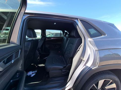 Used 2025 Volkswagen Atlas Cross Sport SE image 10