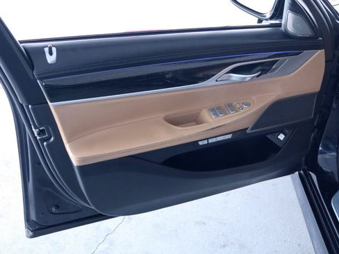 Used 2017 BMW 740i RWD image 11