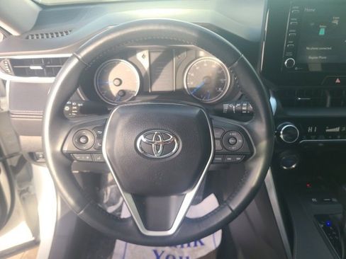 Used 2022 Toyota Venza LE image 19