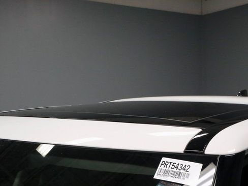 Used 2024 Land Rover Discovery S image 35