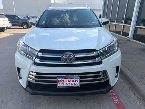 Used 2019 Toyota Highlander Limited FWD image 3