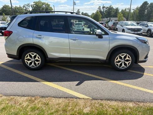 Used 2024 Subaru Forester Premium AWD/4WD image 4