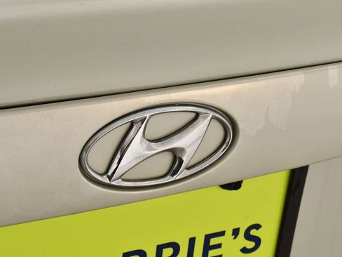 Used 2004 Hyundai Elantra GLS image 23