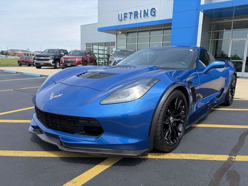 Used 2015 Chevrolet Corvette Z06 w/ 3LZ Preferred Equipment Group RWD image 8