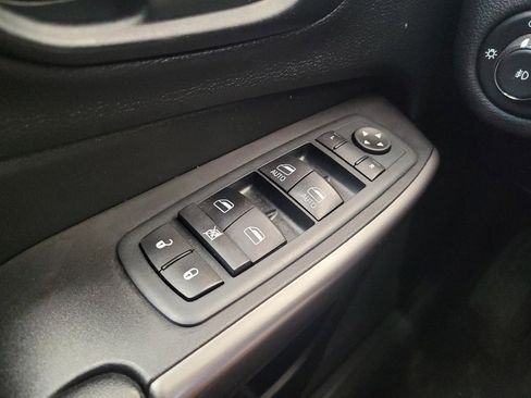 Used 2020 Jeep Cherokee Latitude Plus w/ Cold Weather Group AWD/4WD image 27