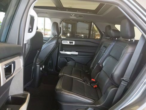Used 2022 Ford Explorer Limited w/ Equipment Group 301A AWD/4WD image 15