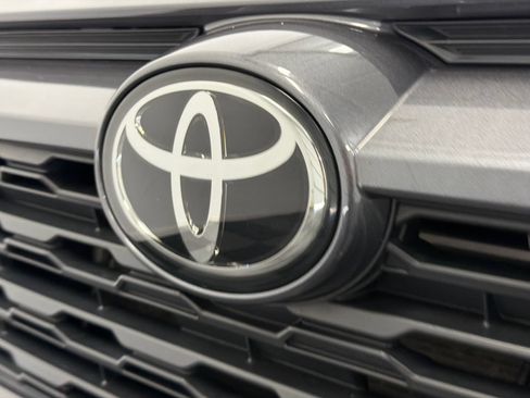 Used 2023 Toyota RAV4 LE AWD/4WD image 11
