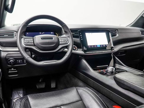 Used 2024 Jeep Wagoneer L Series II w/ Flexible Seating Group image 15