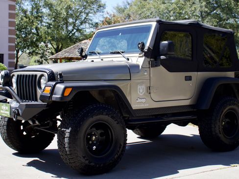 Used 2005 Jeep Wrangler X AWD/4WD image 4