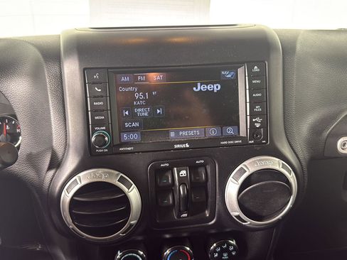 Used 2017 Jeep Wrangler Unlimited Rubicon AWD/4WD image 15