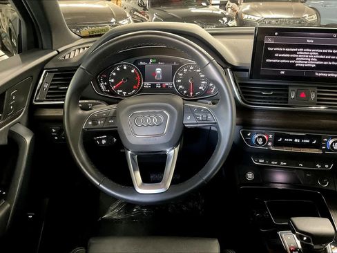 Certified 2025 Audi Q5 2.0T Premium image 8