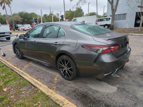 Used 2023 Toyota Camry SE image 7